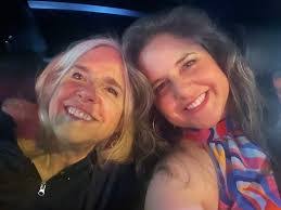 Julie Parsons's Instagram, Twitter & Facebook