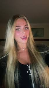 Ashley Lamore's Instagram, Twitter & Facebook