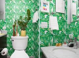 Découvrez ce papier peint jungle feuilles palmes vert émeraude de la collection savana de lutèce. Papier Peint Pour Salle De Bains Une Selection Originale