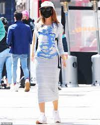 Reid, liam neeson, michael cera and more. Emily Ratajkowski And Sebastian Bear Mcclard Walk With Baby Sylvester And Dog Colombo London News Time