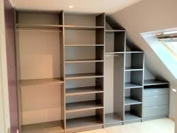 4 Facons De Ranger Ses Vetements Sous Les Combles Reve De Combles Dans Votre Chambre Sous Combles C Dressing Sous Combles Idee Dressing Dressing Sous Pente