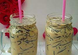 Hay gaes hri ini aku share minuman takjilan yg super simpel rasany enak,carq bikinya sangat mudah.berikut bahan² cappucino cincau nyagood day cappucino 2 sas. 4 Resep Es Cappucino Cincau Segar Dan Nikmat Orami