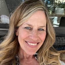 Susan Arends's Instagram, Twitter & Facebook