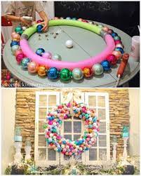 Adorable balloon wreath game from the 36th ave for funner in the summer. These Giant Wreath Diys Will Make You Smile Christmas Projects Diy Christmas Wreaths Christmas Projects