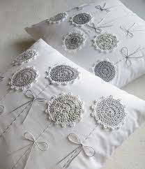 Hermoso Cojin Con Adornos En Crochet Kirlent Elisi Fikirleri Yastik Kilifi