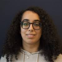 100+ profilů „Suzan“