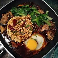 Saya ingin berkongsikan satu resepi warisan nenek moyang kita yang selalunya menjadi juadah wajib bagi. Yee Mee Sizzling Alam Sari Di Tanah Jauhar