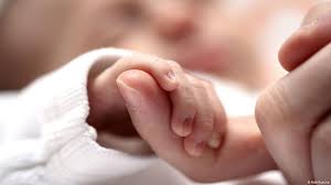 Seperti anak sah taraf, anak luar nikah juga mempunyai hak yang boleh dituntut dari kedua ibu bapanya. Mk Beri Status Hukum Anak Luar Nikah Indonesia Laporan Topik Topik Yang Menjadi Berita Utama Dw 17 02 2012