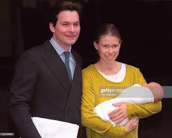 Mace On Twitter Royal Flashback August 01 1996 Lady Sarah Chatto The Daughter Of Princess Margaret And Niece Of The Queen And Husband Daniel Chatto Leave The Portland Hospital With Their New Baby Boy Samuel Https T Co Mvdtrzklls Elle est un membre de la famille royale britannique, puisqu elle est la fille de la princesse margaret du royaume uni († 2002), et d anthony armstrong jones (ne en 1930) … wikipedia en francais. 1996 lady sarah chatto