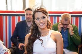 May 27, 2021 · ma csak így. Velvet Gumicukor Gelencser Timea Nem Azert Nagyobbittatta Meg A Melleit Amiert On Gondolja