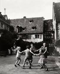 brincando de roda (foto de Robert Doisneau) | Fotografia de rua ...