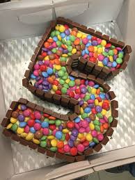 Wir bieten einzigartige und beste kuchen zum geburtstag zu sehr günstigen preisen. Zum 5 Geburtstag Ein Smartie Kuchen Geburtstag Kuchen Madchen 1 Geburtstagskuchen Nummer 5 Kuchen