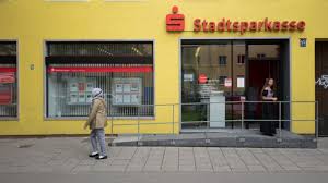 Damit kunden der ing diba dennoch ihre bankgeschäfte vor ort erledigen können, arbeitet die direktbank mit der reisebank zusammen, die einen teil des services übernimmt. Viele Banken Fuhren Mindestbetrag Beim Geldabheben Ein Geld Sz De