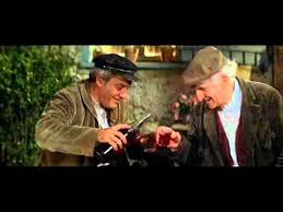 Au hameau de gourdifflots, en plein bourbonnais, deux paysans retraités, « le glaude » et « le bombé », se tiennent volontairement à l'écart du monde extérieur, plus occupés à faire bombance et à honorer la dive bouteille qu'à se soucier de la marche du siècle. La Valse Brune La Soupe Aux Choux Youtube