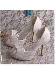 Scarpe da sposa in pizzo online economiche chiuse avanti con plateau e fiori in raso tacchi alti e cinturino per la caviglia negozio italiano numeri dal 34 al 42. Scarpe Da Sposa Spuntate In Pizzo Trasparente