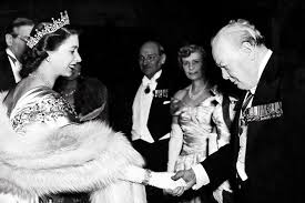 Proprio oggi cade il 67esimo anniversario della sua incoronazione sul trono più prestigioso e importante al mondo. La Regina Elisabetta Ii Incoronazione Nel 1953 Foto Lucida Vdata My