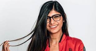 Like many others, the actress also was not happy with the trade. Mia Khalifa Korpermasse Grosse Gewicht Augenfarbe