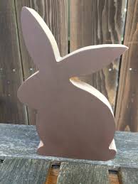A nice thing about rustic wall decor is that it doesn't need to look perfect or to be complicated. Wooden Bunny Bunny Decor Rustic Bunny Rustic Decor Rabbit Decor Rustic Rabbit Farmhouse Bunny Spring Decor Easter Decor Easter Bunny