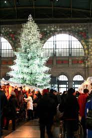 swarovski christmas tree at christmas market schweiz zurich swarovski
