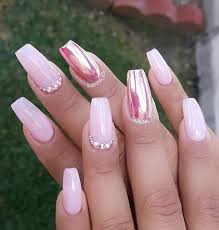 21 Trendy Metallic Nail Designs To Copy Right Now Stayglam Metallic Nails Design Quinceanera Nails Pink Acrylic Nails