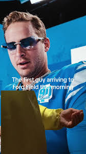 Ric Ellis's Instagram, Twitter & Facebook