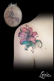 Tatouage Lonia Tattoo Troyes Cover Fleur Lys Couleur Feminin Ornemental Tatouage Fleur De Lys Tatouage Fleur Tatouage