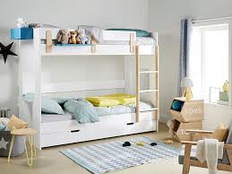 Dans une petite chambre d'adulte ou dans un studio, le lit mezzanine deux places permet de diviser votre pièce horizontalement et de garder un petit coin d'intimité en haut. Enfants Amenager Une Chambre Pour 2 Joli Place