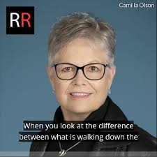 ⚡️SUMMER INTERN TAKEOVER⚡️ Creating Your Fashion Brand . . . . Maggie Kanan  is joined by Susanna Moyer to discuss how new designers can launch their  brands in a competitive marketplace. . . . #