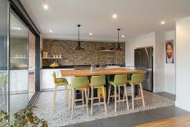 Una cocina con un toque de artesanía tradicional. Elegir Puertas Para Muebles De Cocina Como Diferenciar Material Y Calidad