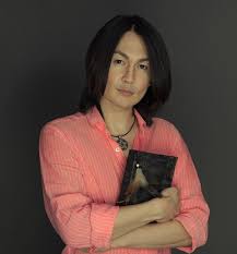 Вчера мужчина отпраздновал день рождения и вернулся в хостел, там он проживал в последнее время. Ho Zl Zo8oxg2m