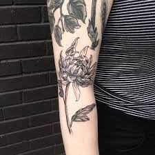 Snake by evan davis at banshee tattoo in nashville, tn // @evandavistattoo on instagram #beautytatoos. Evan On Instagram Chrysanthemum For Anya Surrounded By Some Incredible Work By Zanependergast So Much Fun Thank You Aspenandoak