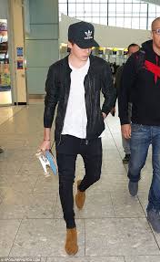 Black Jeans And Brown Boots Men Brooklyn Beckham Flies Solo After A Short Stint In London Black Jeans Men Chelsea Boots Men Outfit Mens Outfits
