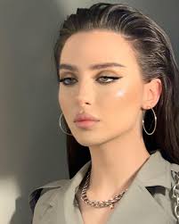 Alyssa Lange (alyssalange1008)