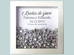 Ele já não consegue mais voar, mas seus cuidadores caminham com ele simulando um voo. Quadro Bodas De Zinco 10 Anos De Casados No Elo7 Atelie Giselli E78449