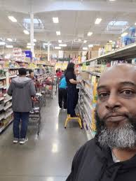 East Texas Man Goes Shopping Inside HEB On Thanksgiving Eve