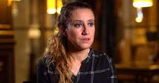 Valérie bacot, jugée pour avoir assassiné son mari violent et proxénète, n'avait aucune échappatoire si ce n'est de le tuer pour échapper à son emprise et l'empêcher de s'en décrivant un syndrome de la femme battue, le médecin a souligné qu'elle était une marionnette dans les mains de son mari. Les Propos De Valerie Bacot Victime De Violences Physiques Tout Le Monde Se Doutait