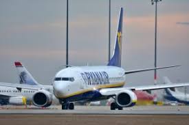 Offre certamente diversi vantaggi, prezzi competitivi e permette di viaggiare a prezzi davvero contenuti. Ryanair In Italia Rischio Licenziamento Per Quasi 300 Assistenti Di Volo