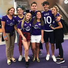 + carol dias conta que pretende ter mais filhos com kaká: Kaka Ao Se Despedir Do Orlando City Publicou Uma Foto Romantica Ao Lado Da Namorada Carol Dias Purepeople