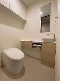 エレガント ナチュラルなトイレ トイレのインテリアデザイン トイレ 壁紙 おしゃれ トイレのデザイン