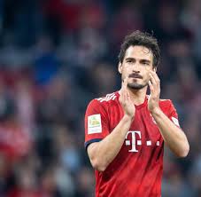 Durch das eigentor von rückkehrer mats hummels startet die deutsche nationalmannschaft mit einer niederlage in die fußball em. Transfer Zum Bvb Perfekt Ablose Fur Hummels Weit Hoher Als Angenommen Welt