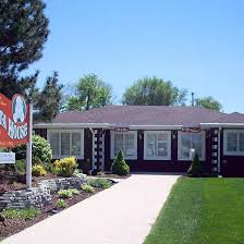 Nate And Ida Doan S Santa House Located Near The South Entrance To Veterans Park In Bay City Mi Each Year When Bay City Michigan Bay City Midland
