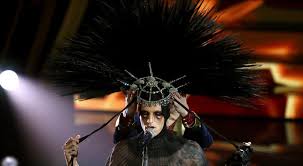 Leggi su sky tg24 l'articolo tutine, paillettes, abiti griffati e tanta provocazione: Achille Lauro A Sanremo 2020 Chi E La Marchesa Casati Cosa Significa Il Look