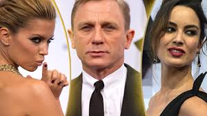 Daniel craig's james bond meets lashana lynch's female 007 in the first no time to die trailer. Skyfall Darf James Bond Weinen Kino Bild De