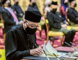 Malaysia's prime minister muhyiddin yassin and cabinet resign, palace confirms published mon, aug 16 2021 1:56 am edt updated mon, aug 16 2021 3:49 am edt yen nee lee @yennee_lee 77ycxx6ks3rbpm