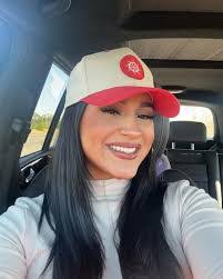 Evette Luna's Instagram, Twitter & Facebook