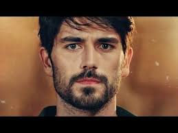 Hercai dizisinde aslan aslanbey karakteri olarak katılan doğan bayraktar, 8 ağustos 1995 tarihinde i̇stanbul'da dünyaya gözlerini açtı. Aslan Aslanbej Vetrenyj Hercai Aslan Aslanbey Youtube Fictional Characters Aslan Character