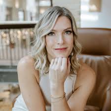 Danielle Margolis's Instagram, Twitter & Facebook