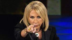 Que pase el desgraciado la frase famosa de laura bozzo pero promocionando a que bajen la cancion para su telefono. Laura Bozzo Podria Demandarte Si Has Dicho Que Pase El Desgraciado Y No Es Broma Erizos