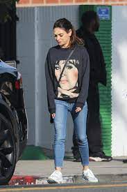 Mila kunis and ashton kutcher decided to end the weekend in the best way possible: Mila Kunis White Mesh Sneakers Street Style Autumn Winter 2020 On Sassy Daily Sneakers Street Style Autumn Street Style Mila Kunis Style