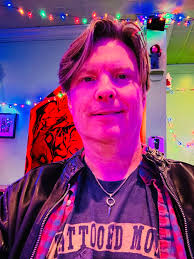 Eric Baines's Instagram, Twitter & Facebook